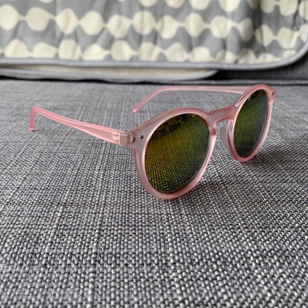 Matte frosted pink reflective wayfarer sunglasses